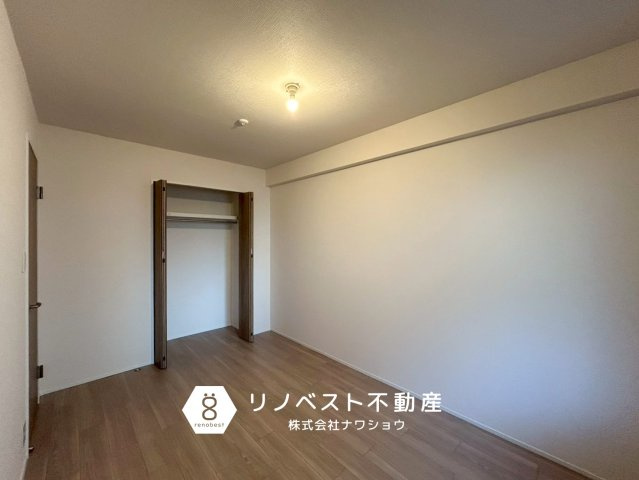 ソレイユ俊徳道の洋室|クローゼット付き6.2帖の洋室です。広々しております♪