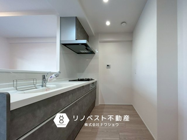 ソレイユ俊徳道のキッチン|リフォームで新調されたキッチンで使い勝手が良いです◎
ダウンライトで天井が高く見えます♪