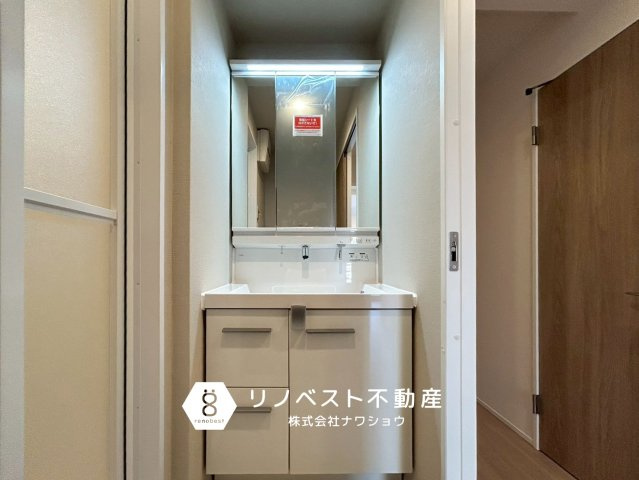 ソレイユ俊徳道の洗面所|お掃除がしやすく、収納力の高い洗面台です◎