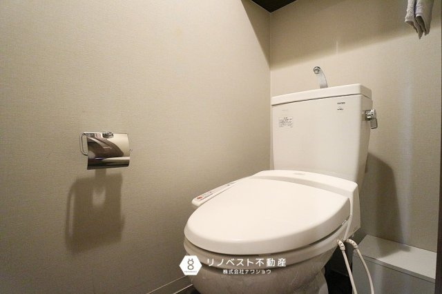 メゾンドール瓢箪山の浴室|丸型のバスタブはオシャレ感UP!シックな浴室でリラックスできますね！