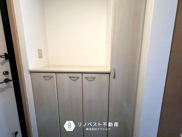 藤和東石切ホームズ見晴らしの丘の収納|玄関横にはシューズボックスがあるのでスッキリとした玄関周りにできますね！