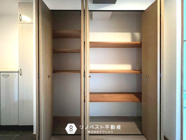 藤和東石切ホームズ見晴らしの丘の収納|玄関入ってすぐの廊下にも収納があるのは便利ですね♪