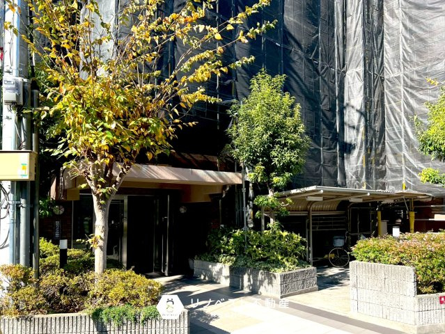 藤和東石切ホームズ見晴らしの丘のエントランス|緑の多いエントランスでメンテナンスも行き届いています！