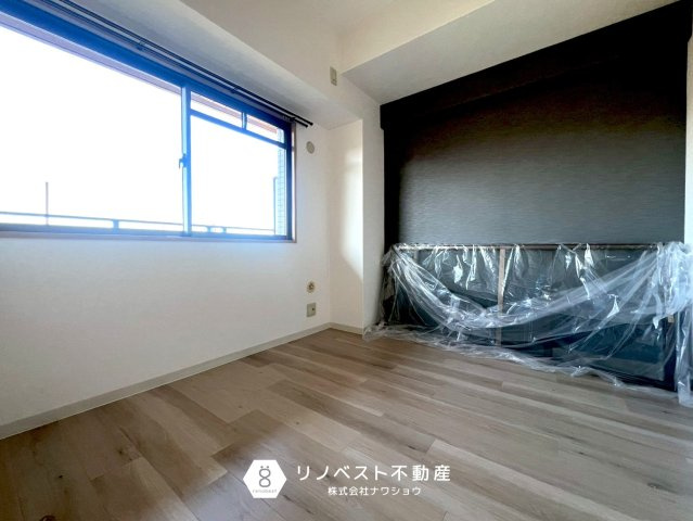 藤和東石切ホームズ見晴らしの丘の洋室|木の温もりを感じられるフローリングです。シンプルな内装なのでお好みのインテリアとも合わせやすそうですね！