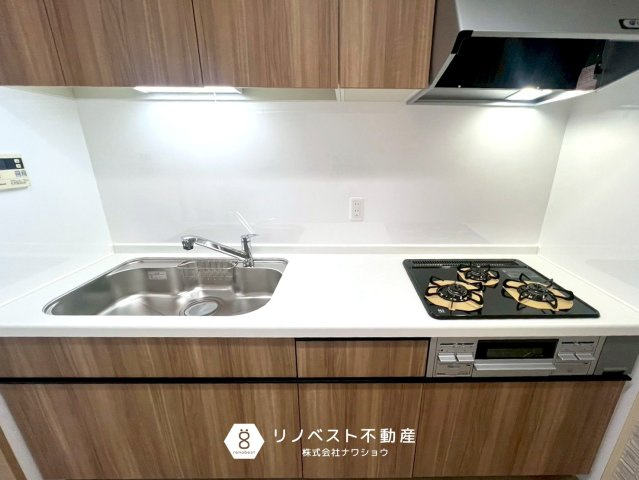 藤和東石切ホームズ見晴らしの丘のキッチン|3口コンロ付きなのでまとめて調理ができ家事効率もUPしますね！