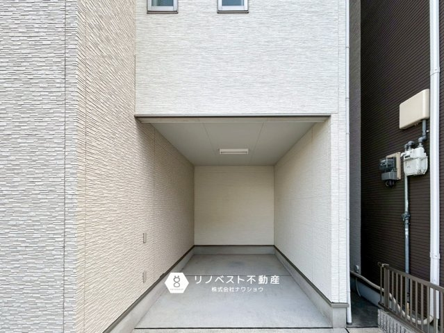 東成区深江南3丁目の駐車場|照明付きのビルトインガレージです◎雨の日も愛車を守れます♪