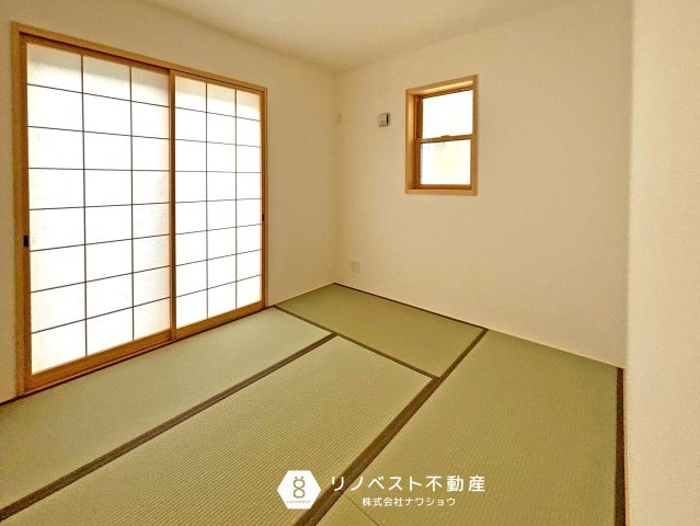 東大阪市第2北石切町のキッチン|オープンキッチンなのでリビングの様子を伺いながらお料理ができますね！