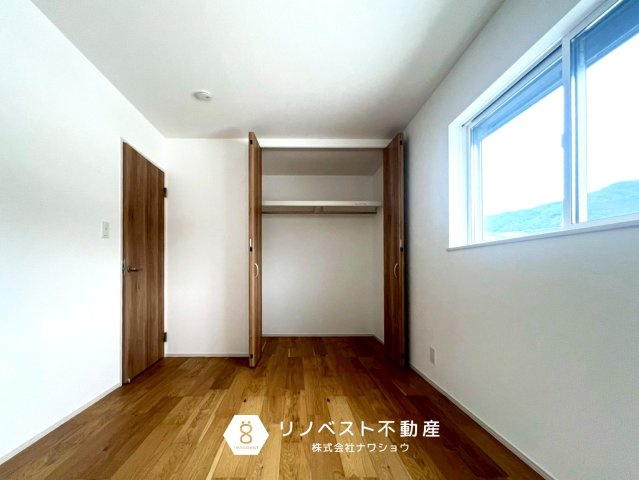 東大阪市第2北石切町の収納|廊下にも収納があるので掃除用品や日用品のストックと収納しておくのに役立ちますね！