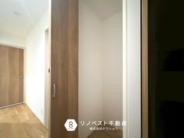 東大阪市第2北石切町の収納|クローゼットが分かれているので、お洋服と日用品とを分けて収納しておくのも良さそうですね◎