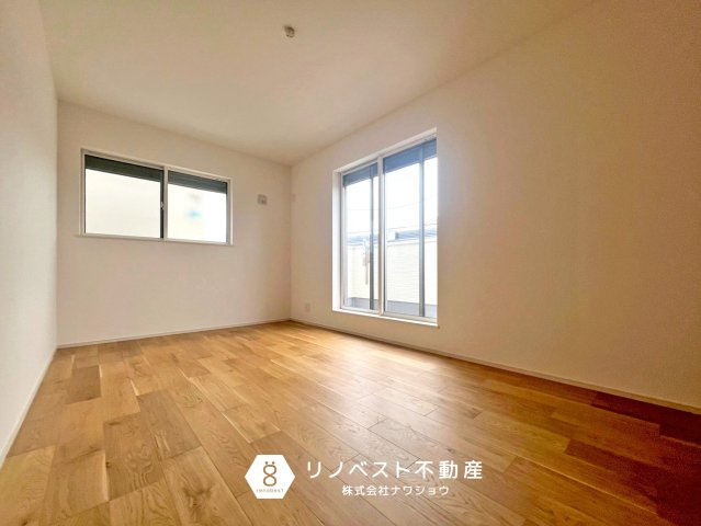 東大阪市第2北石切町の洋室|各洋室にクローゼットがあるので収納には困りません◎