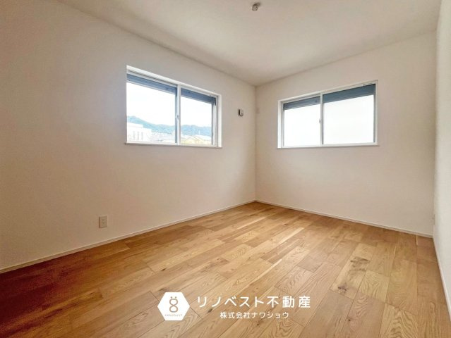 東大阪市第2北石切町の洋室|クローゼットが豊富にある洋室なのでスッキリとしたお部屋造りが可能です！