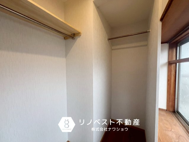 東大阪市稲葉１丁目の収納|オープンなウォークインクローゼット。
個々の荷物を区分けしてお使いいただけます♪