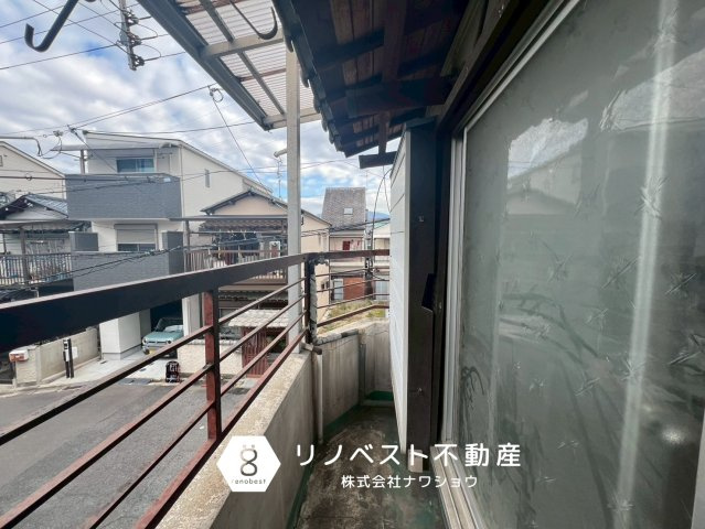 東大阪市稲葉１丁目のバルコニー|屋根付きのバルコニー。
物干しスペースとしても◎
