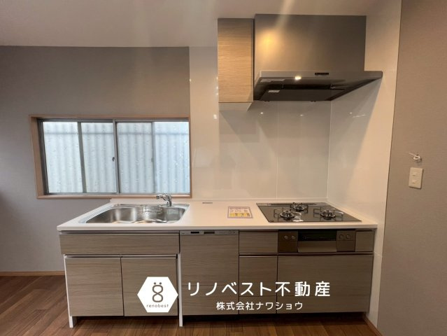 東大阪市稲葉１丁目のキッチン|食洗機付きの便利なシステムキッチン。
窓があるので、手元が明るく作業のしやすい環境です♪