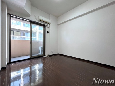 【居間・リビング】 | ライジングコート名古屋駅南 | ゆったりとしたリビングです