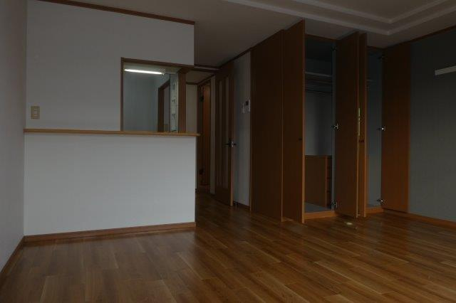 パークサイドの洋室