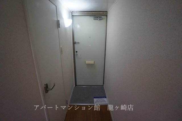 レオパレスセントリオの玄関