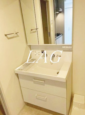 【洗面所】 | レジェンダリーガーデン赤羽ウェストビュー | 独立洗面台になります。