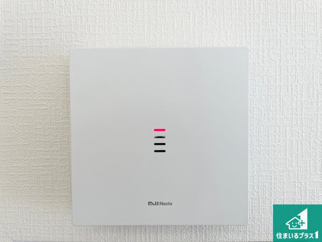 東近江市林田町　第1・2期　新築一戸建ての防犯設備|24時間録画機能搭載のインターホンで、防犯も来客対応もこれ1台。
訪問者の有無に関わらず玄関前を録画し、家族の安心を守ります。
