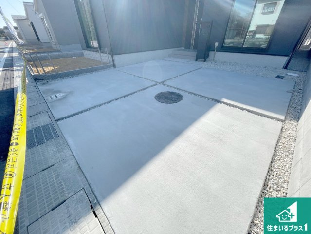 東近江市林田町　第1・2期　新築一戸建ての駐車場|並列2台駐車可能！ゆとりの駐車スペースで車庫入れもスムーズ！