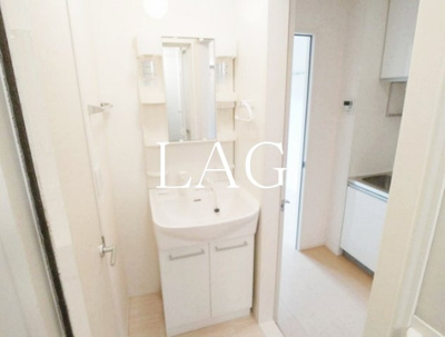 【洗面所】 | シャングリラ | 洗面台です。