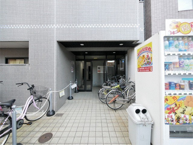 ウインライフ関目のエントランス