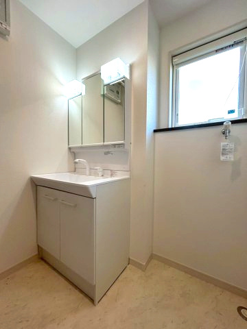 戸建　長野市吉田一丁目の独立洗面台