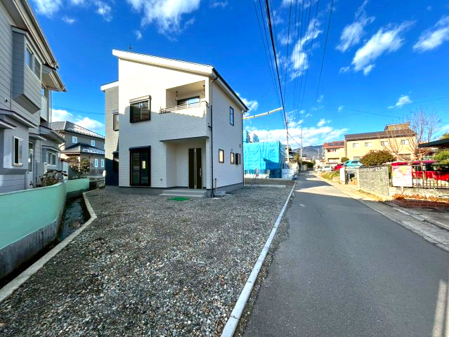 戸建　長野市吉田一丁目の前面道路含む現地写真