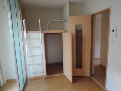 レオパレス金堀台Ⅱの居間・リビング