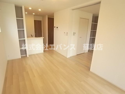 【居間・リビング】 | アルタハイムB | 2025年完成したA棟の写真になります。