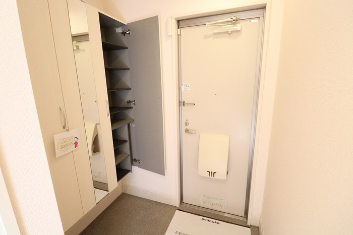 シンフォニーレジデンスの玄関|シューズボックス