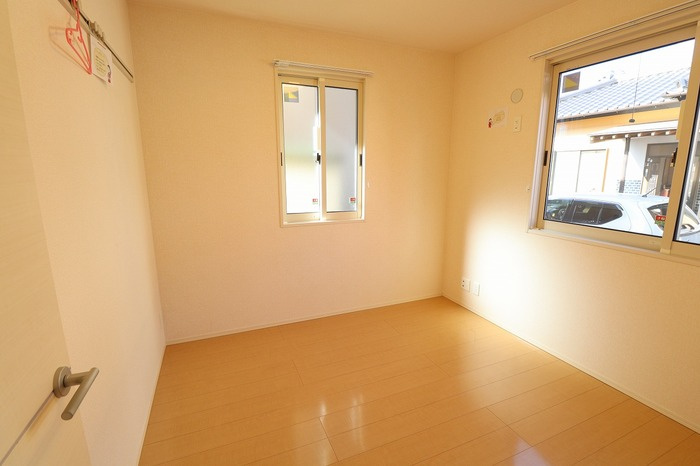 シンフォニーレジデンスの寝室|洋室（ハングバー付き）