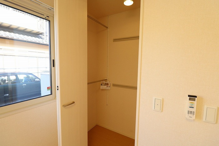 シンフォニーレジデンスの収納|ワンステップクローゼット