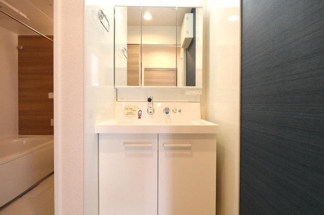 プランドールの独立洗面台|洗髪洗面化粧台（三面鏡）