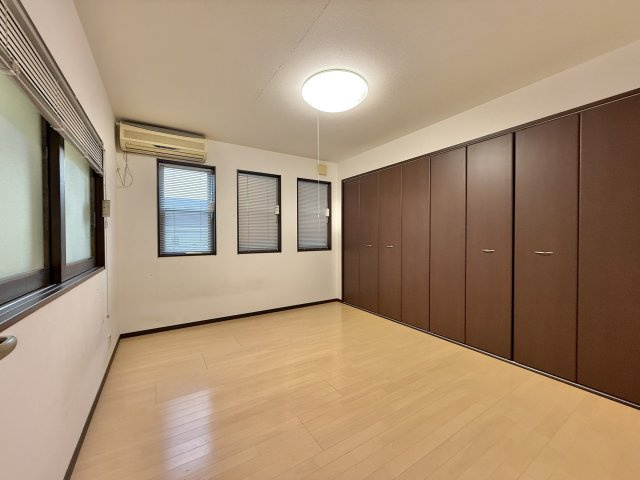 浜名区染地台2丁目の洋室|階段上がってすぐの東側洋室です！