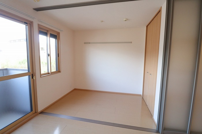 ラ・フォーレ リーヴⅡの寝室|洋室（ハングバー付き）