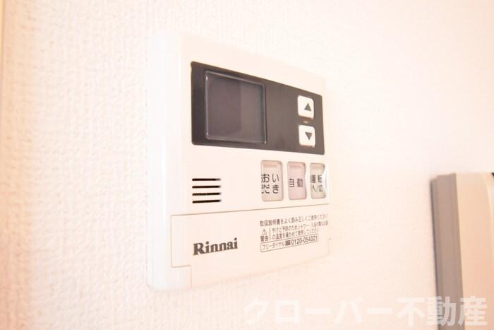 リビングタウン宇多津東 B棟の洗面所|追い焚き給湯