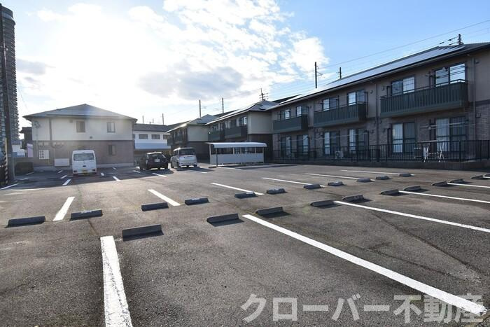 リビングタウン宇多津東 B棟の駐車場|駐車場