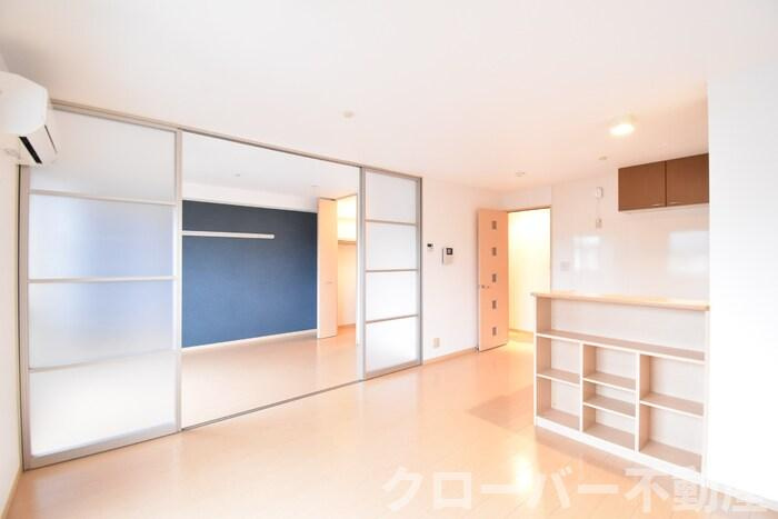 リビングタウン宇多津東 B棟の居間・リビング|ＬＤＫ１２帖～洋室６帖