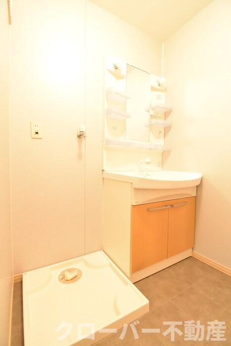 リビングタウン宇多津東 B棟の洗面所|洗髪洗面化粧台・室内洗濯機置場