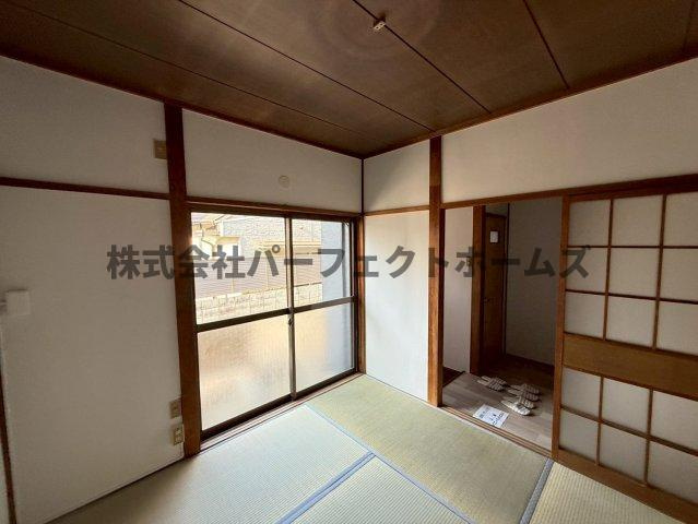 昭栄町テラスハウス　賃貸の和室|柔らかい畳が心地よい和室