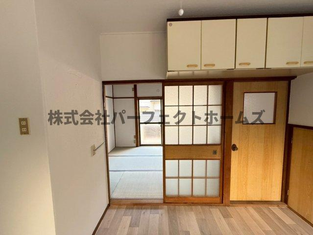 昭栄町テラスハウス　賃貸の内装|明るい室内です