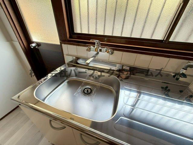 昭栄町テラスハウス　賃貸のキッチン|コンパクトなキッチンで掃除もラクラク