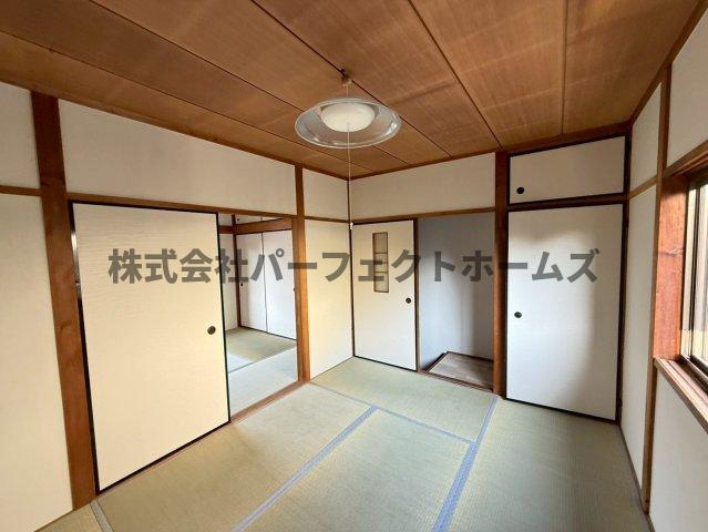 昭栄町テラスハウス　賃貸の和室|畳の上でゆっくりとくつろげる和室です