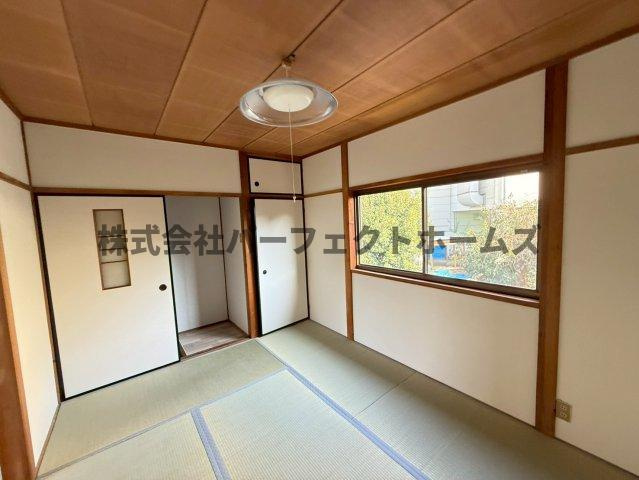 昭栄町テラスハウス　賃貸の和室|畳の上でゆっくりとくつろげる和室です