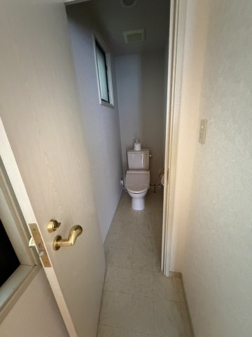 美しが丘レジデンスのトイレ|エアコン、カーテンなどサービス品(残置物)です。