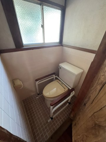 毘舎丸町中古戸建てのトイレ