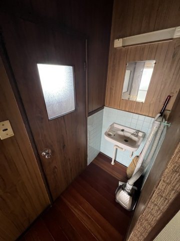 毘舎丸町中古戸建ての独立洗面台