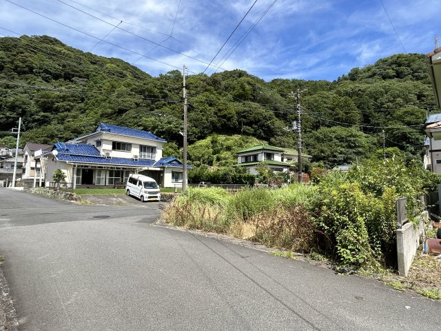 下田市　東中の前面道路含む現地写真