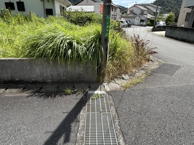 下田市　東中の前面道路含む現地写真
